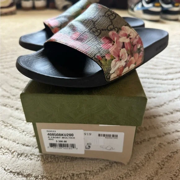 Gucci Black and Pink Floral Sandals - Picture 2 of 4